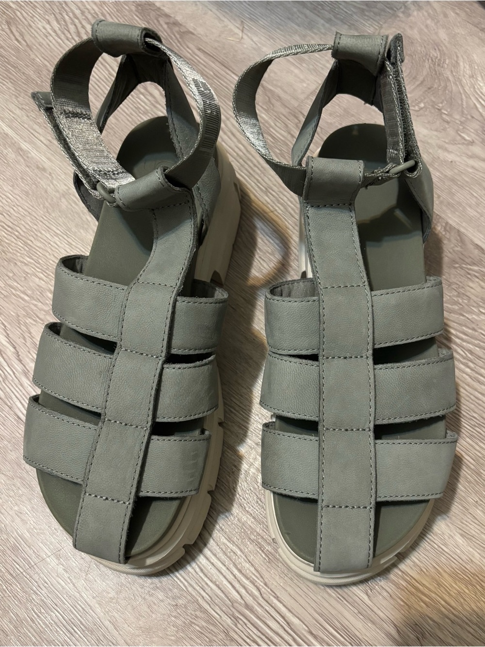 UGG Ashton Strappy Sandal Platform Cutouts Army Moss
Green Comfortable Shoes